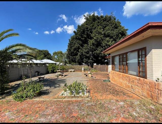 BUSINESS PROPERTY TO RENT IN LYTTELTON MANOR